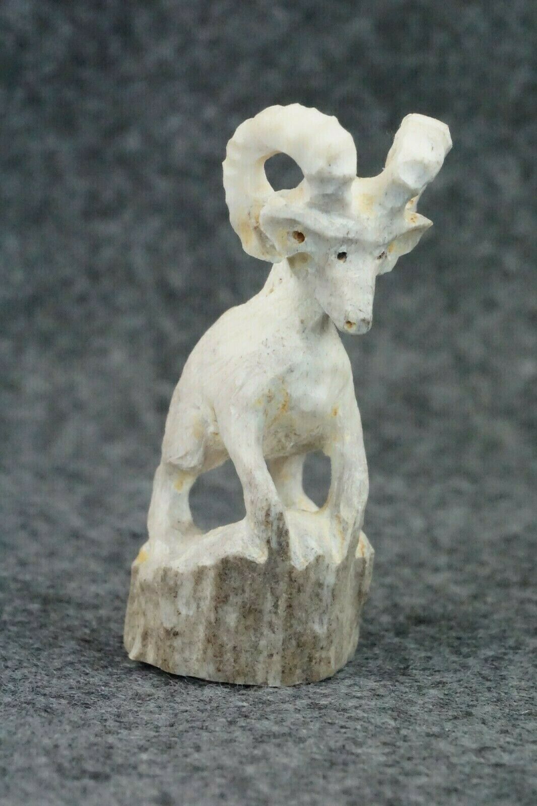 Ram Zuni Fetish Carving - Lewis Malie Jr.