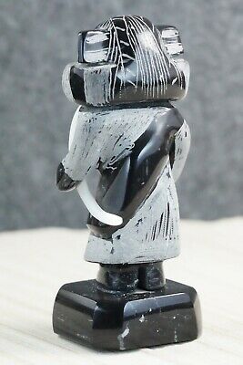 Hunter Zuni Fetish Carving - Russell Shack