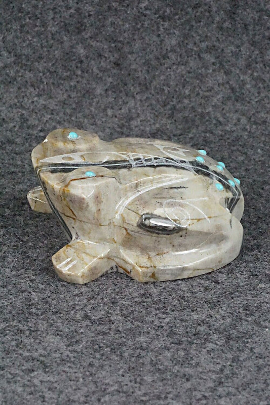 Frog Zuni Fetish Carving - Shannon Calavaza