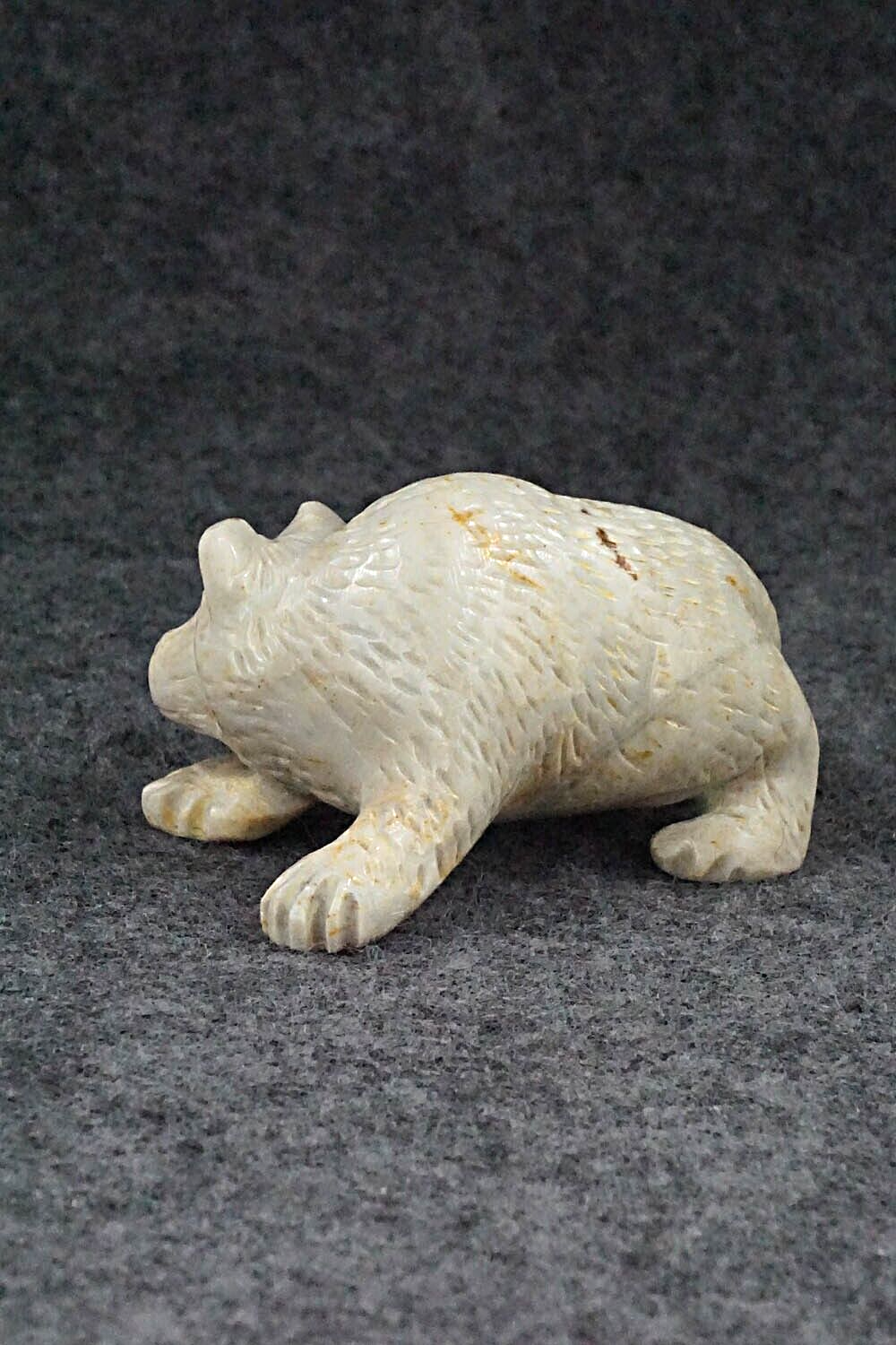 Bear Zuni Fetish Carving - Wilfred Cheama