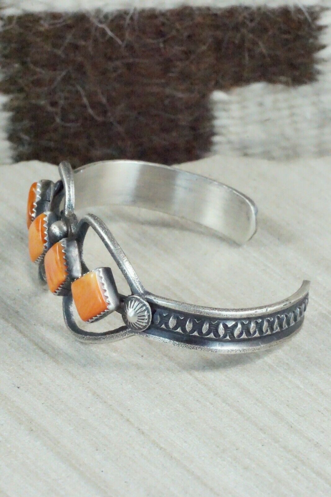 Spiny Oyster and Sterling Silver Bracelet - Eva & Linberg Billah