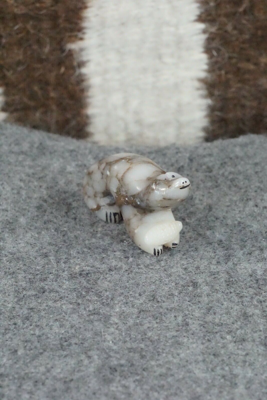 Bear Zuni Fetish Carving - Rick Kallestewa