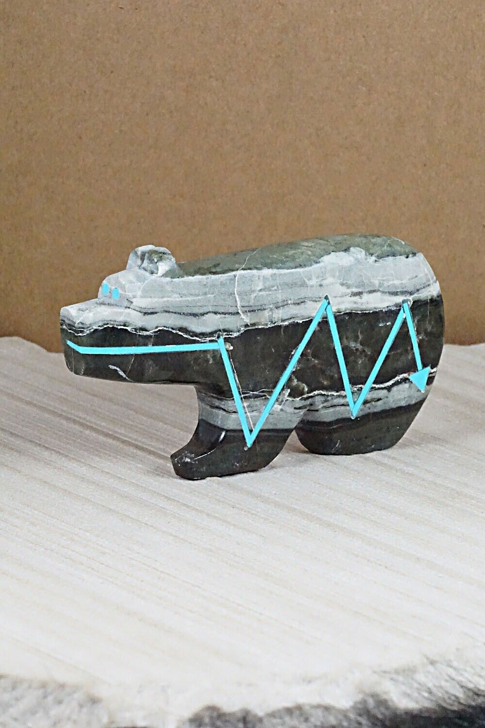 Bear Zuni Fetish Carving - Bernard Laiwakete