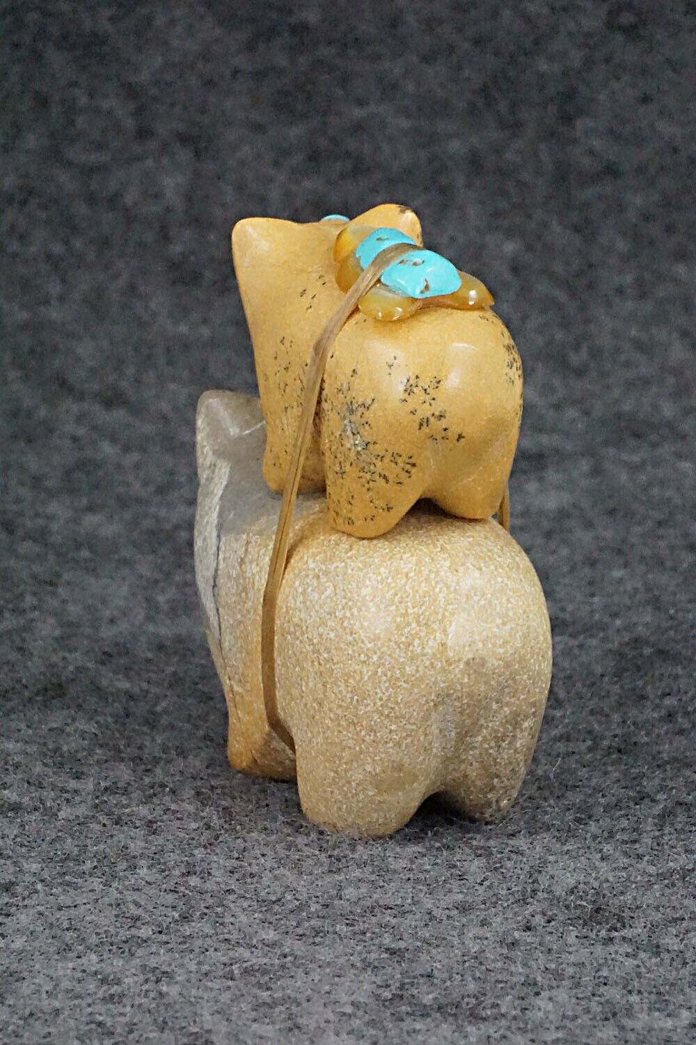 Bear Zuni Fetish Carving - Enrike Leekya