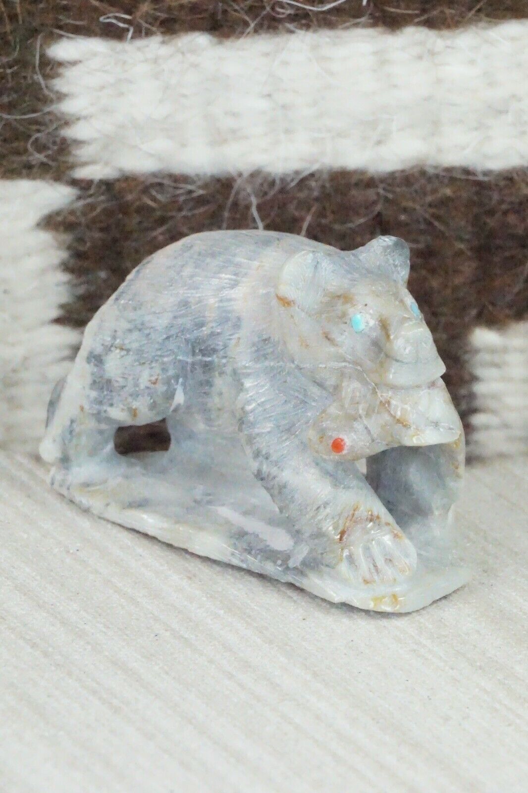 Bear Zuni Fetish Carving - Derrick Kaamasee