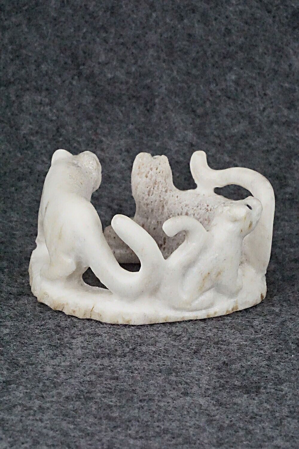 Mountain Lions Zuni Fetish Carving - Maxx Laate