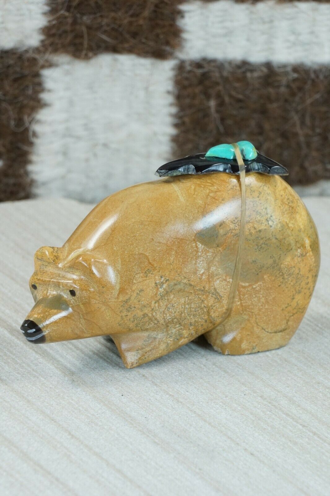 Bear Zuni Fetish Carving - Enrike Leekya
