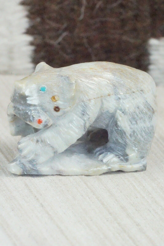 Bear Zuni Fetish Carving - Derrick Kaamasee