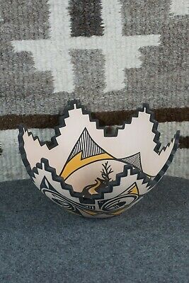 Zuni Pottery - Kalani Gchachu