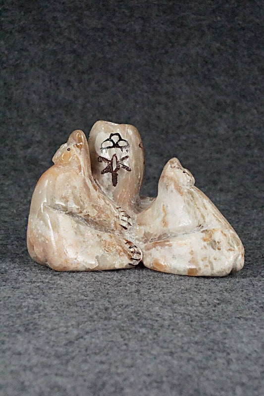 Bear Zuni Fetish Carving - Rick Kallestewa