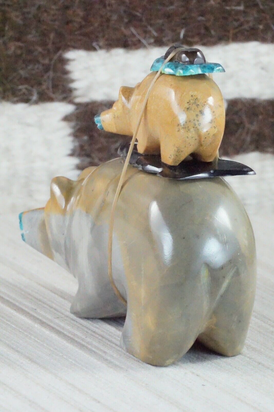 Bear Zuni Fetish Carving - Enrike Leekya