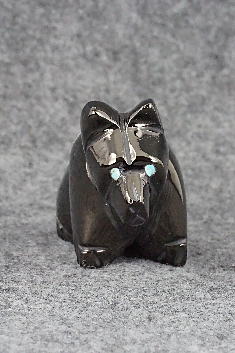 Bear Zuni Fetish Carving - Louise Ponchuella