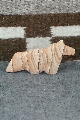 Horse Zuni Fetish Carving - Daphne Quam