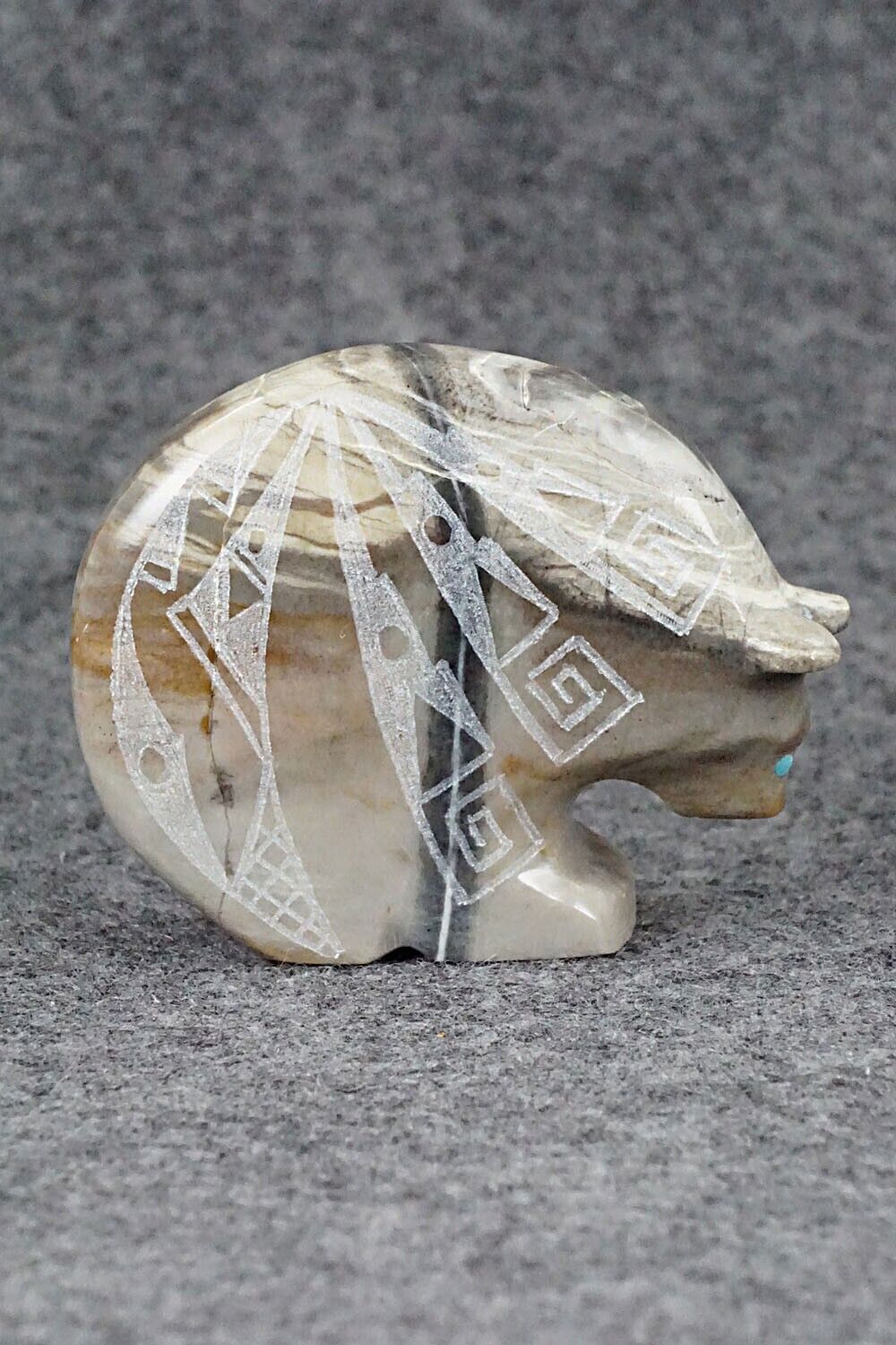 Bear Zuni Fetish Carving - Shannon Calavaza