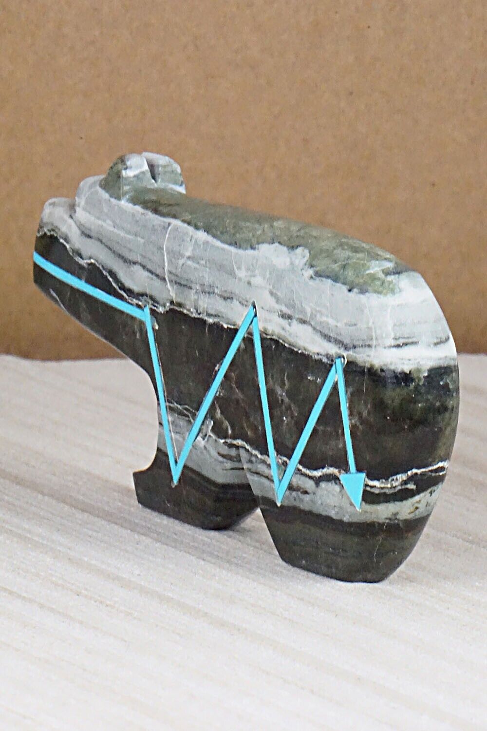 Bear Zuni Fetish Carving - Bernard Laiwakete