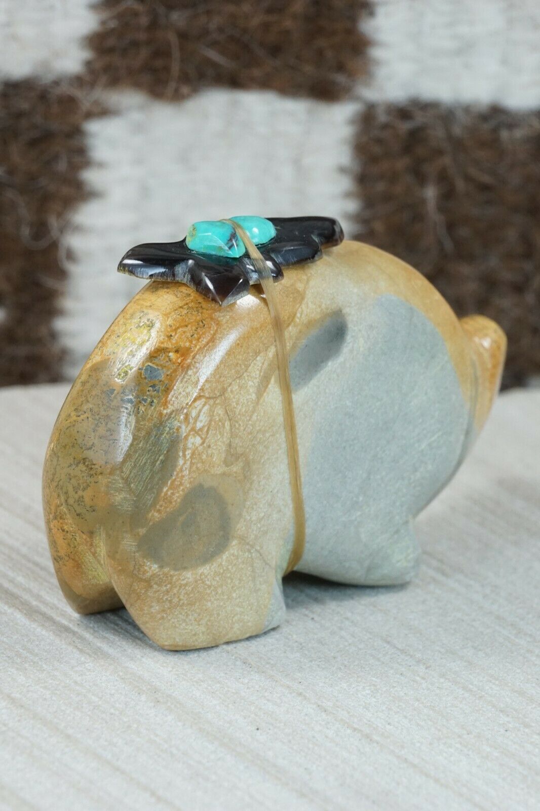 Bear Zuni Fetish Carving - Enrike Leekya