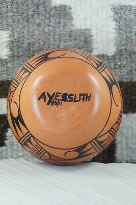 Hopi Pottery - A. Yesslith