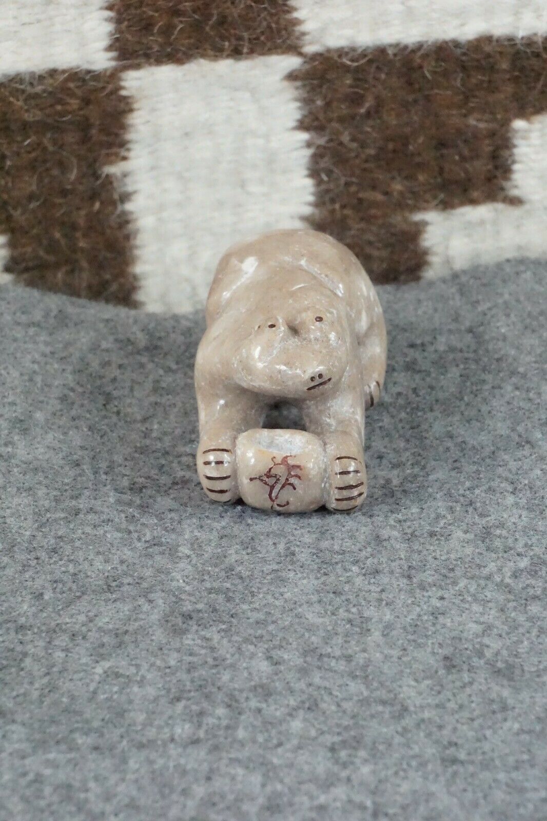 Bear Zuni Fetish Carving - Rick Kallestewa