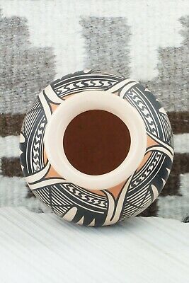 Hopi Pottery - A. Yesslith