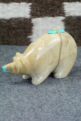 Bear Zuni Fetish Carving - Enrike Leekya
