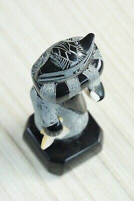 Hunter Zuni Fetish Carving - Russell Shack