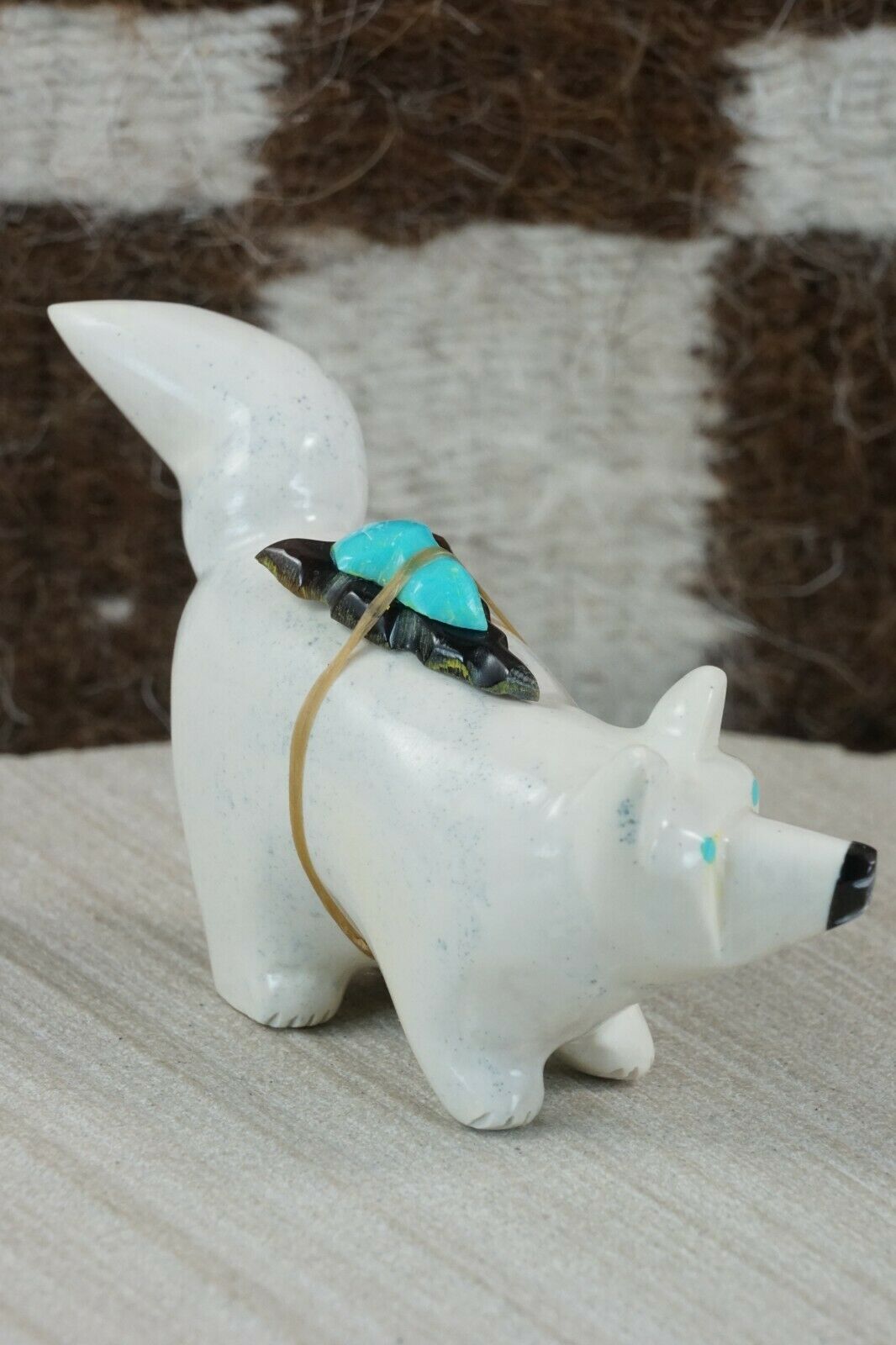 Wolf Zuni Fetish Carving - Enrike Leekya