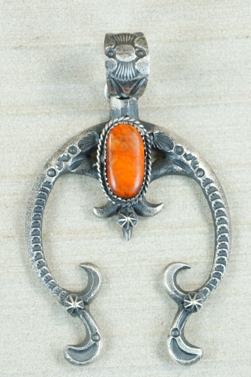 Spiny Oyster and Sterling Silver Naja Pendant - Eva & Linberg Billah