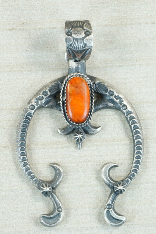 Spiny Oyster and Sterling Silver Naja Pendant - Eva & Linberg Billah