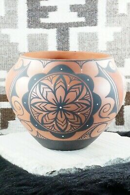 Zuni Pottery - Peynetsa