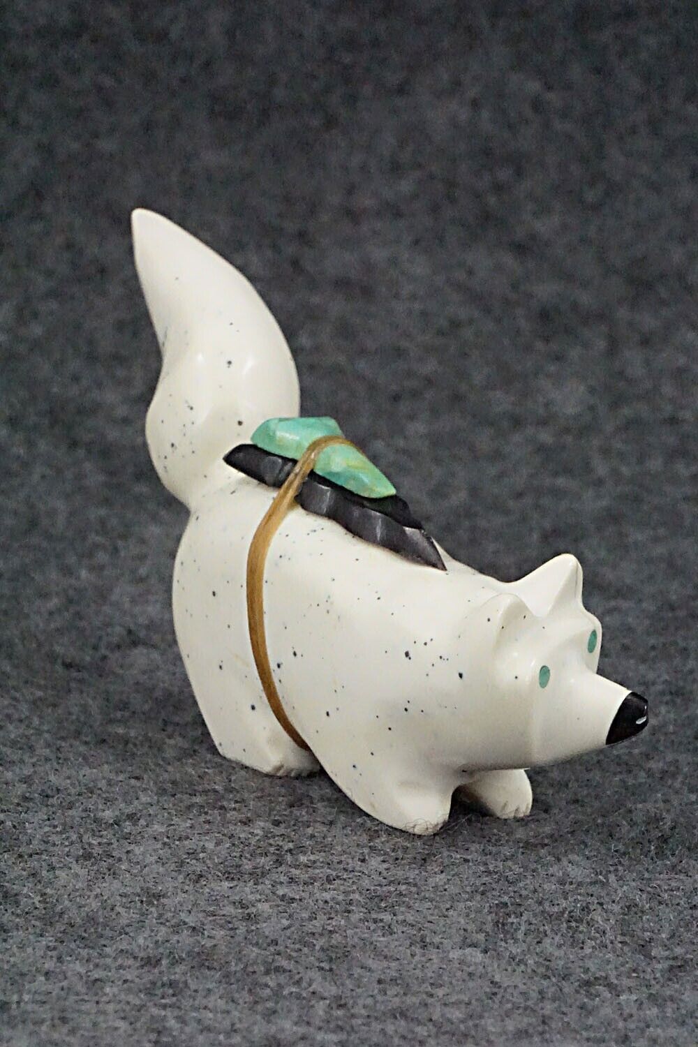 Wolf Zuni Fetish Carving - Enrike Leekya