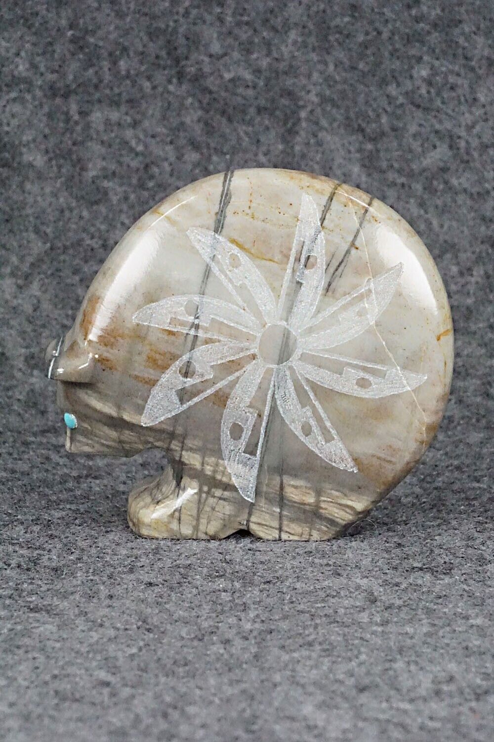 Bear Zuni Fetish Carving - Shannon Calavaza
