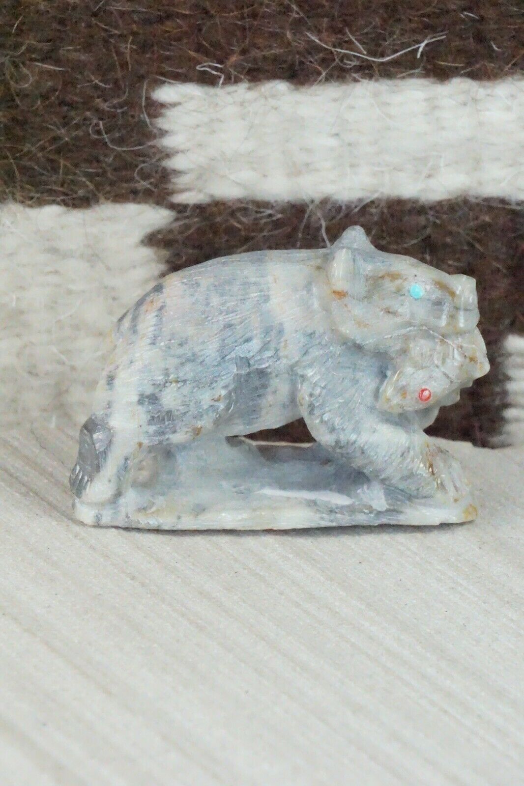 Bear Zuni Fetish Carving - Derrick Kaamasee