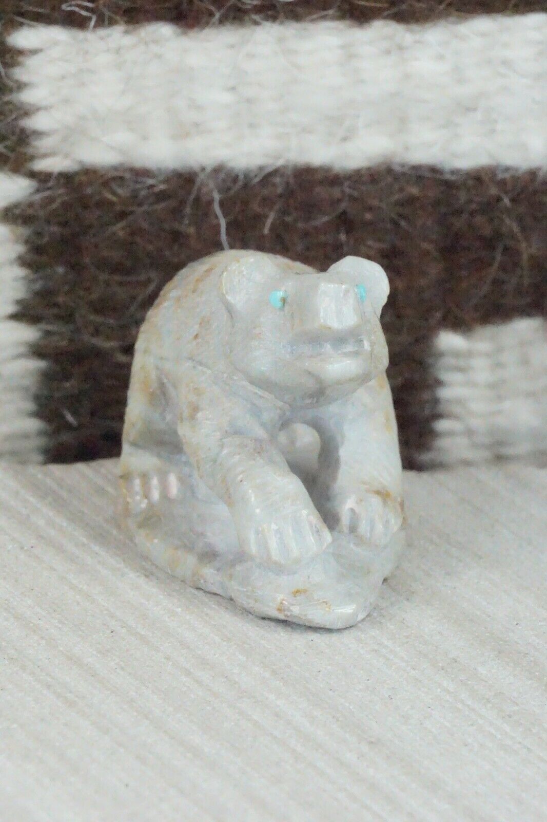 Bear Zuni Fetish Carving - Derrick Kaamasee