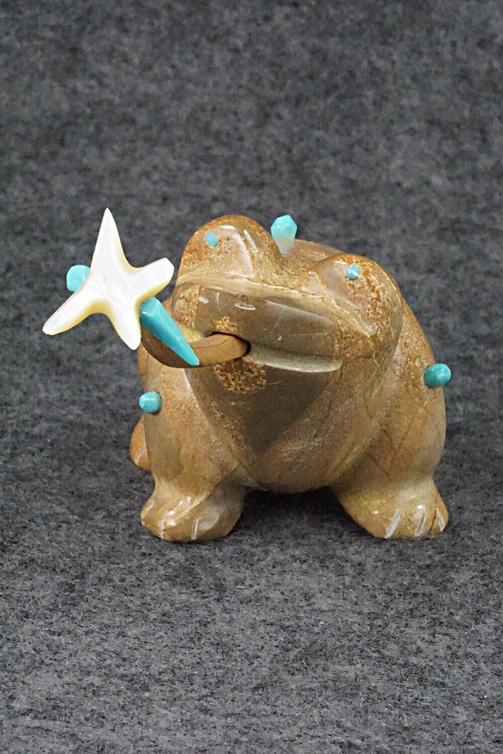 Frog Zuni Fetish Carving - Enrike Leekya
