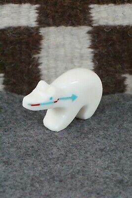 Bear Zuni Fetish Carving - Fernando Laiwakete