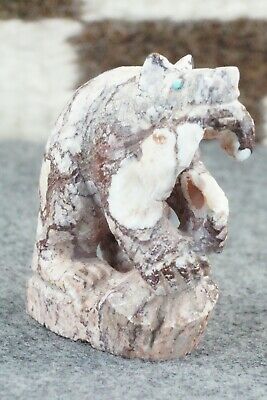 Bear Zuni Fetish Carving - Derrick Kaamasee