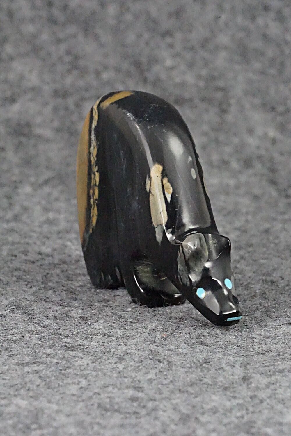 Bear Zuni Fetish Carving - Rodney Laiwakete