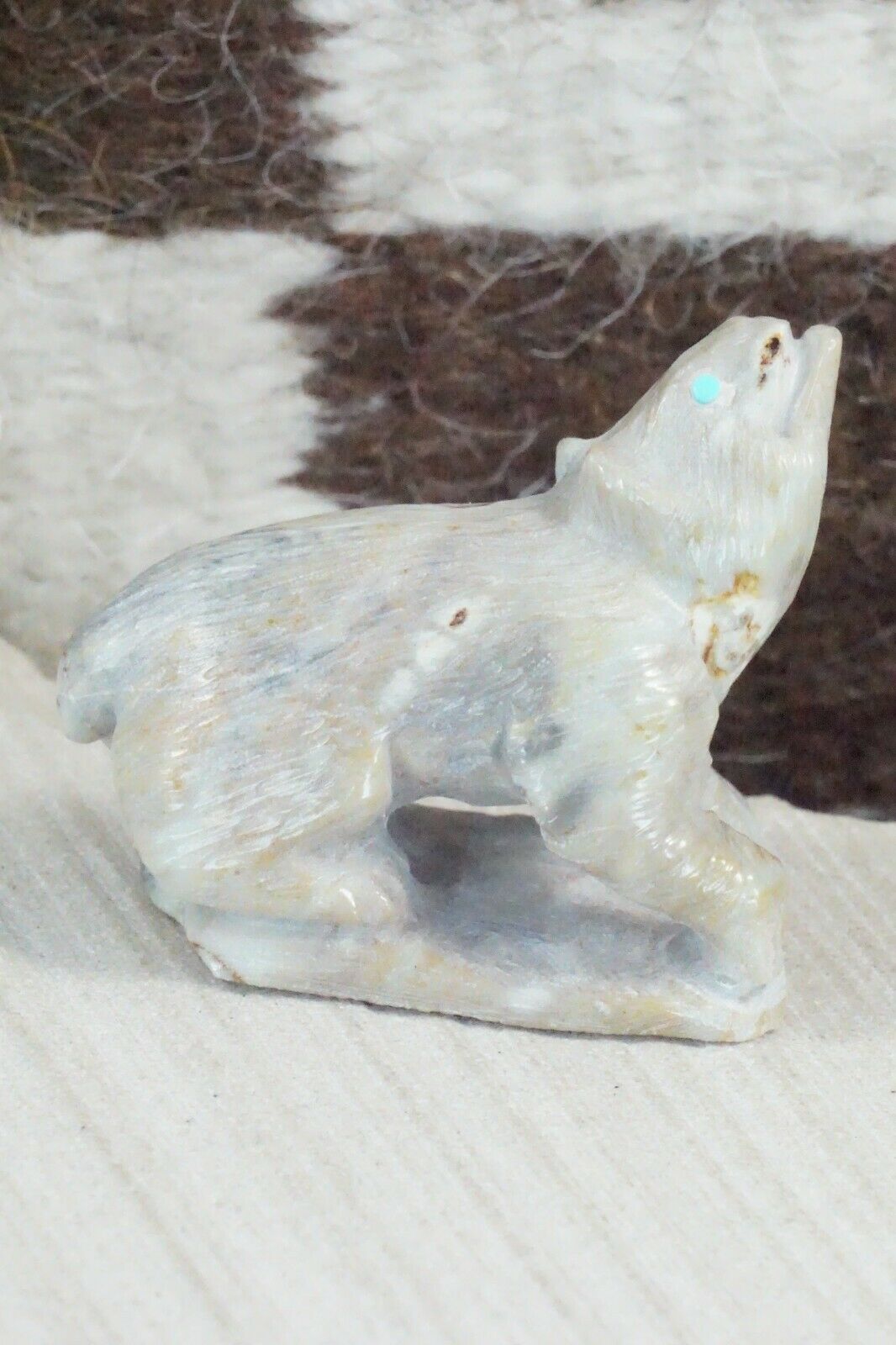 Bear Zuni Fetish Carving - Derrick Kaamasee