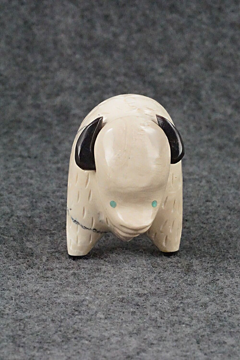 Buffalo Zuni Fetish Carving - Enrike Leekya