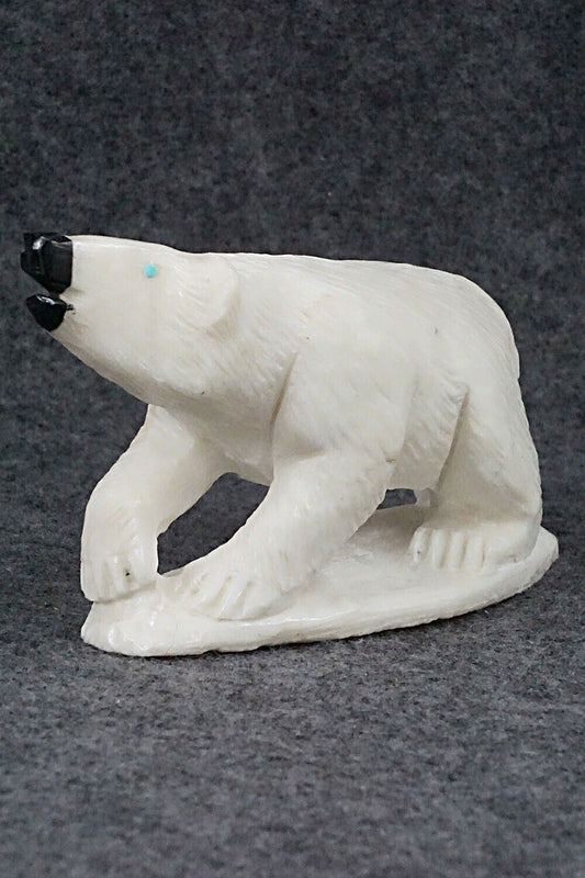Bear Zuni Fetish - Derrick Kaamasee