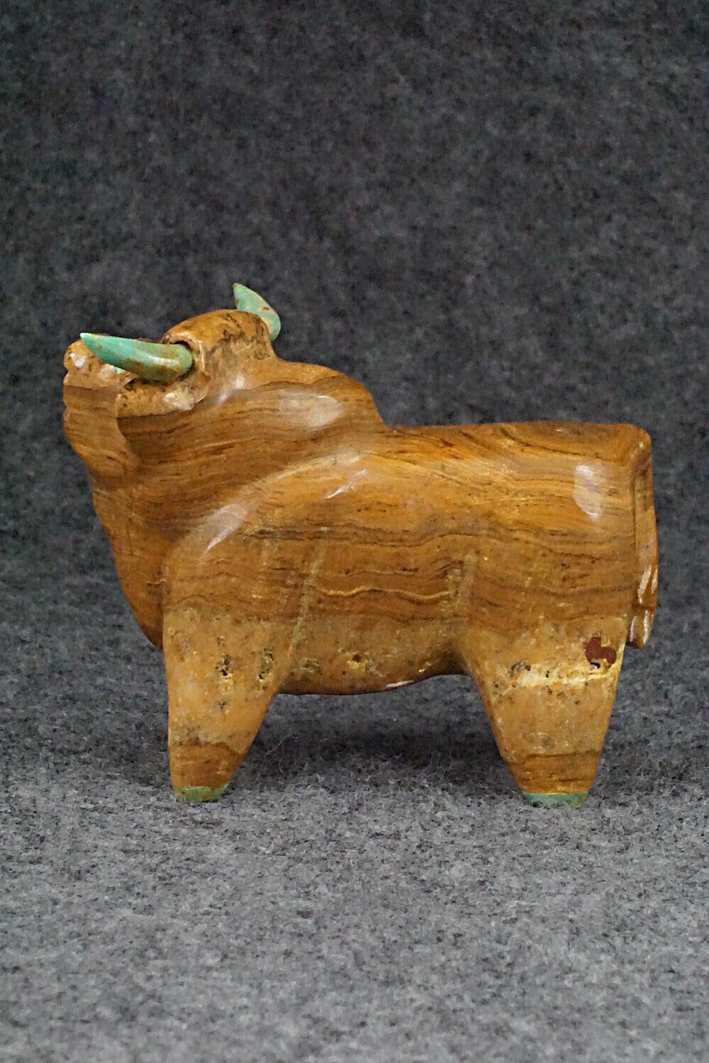 Bull Zuni Fetish Carving - Enrike Leekya