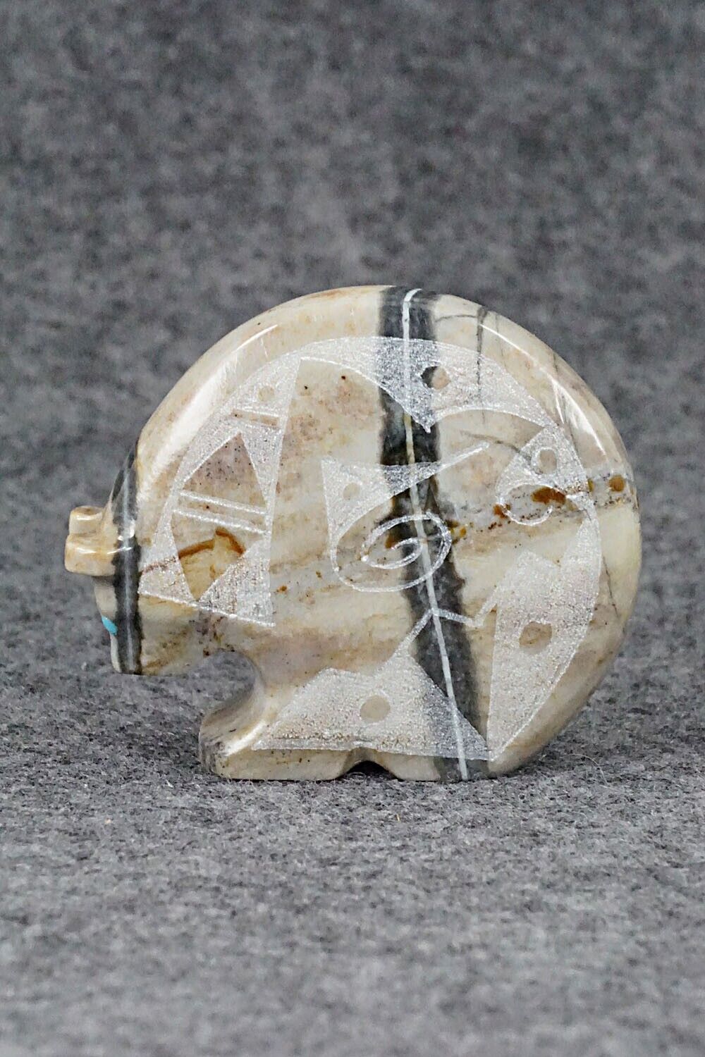 Bear Zuni Fetish Carving - Shannon Calavaza