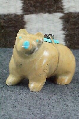Bear Zuni Fetish Carving - Enrike Leekya