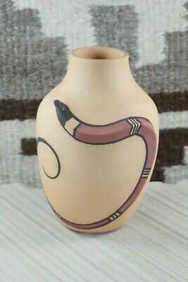 Zuni Pottery - Tara Edaakie