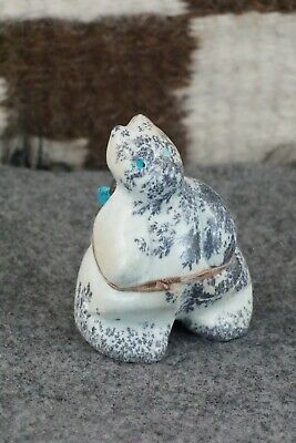 Bear Zuni Fetish Carving - Ariane Quam