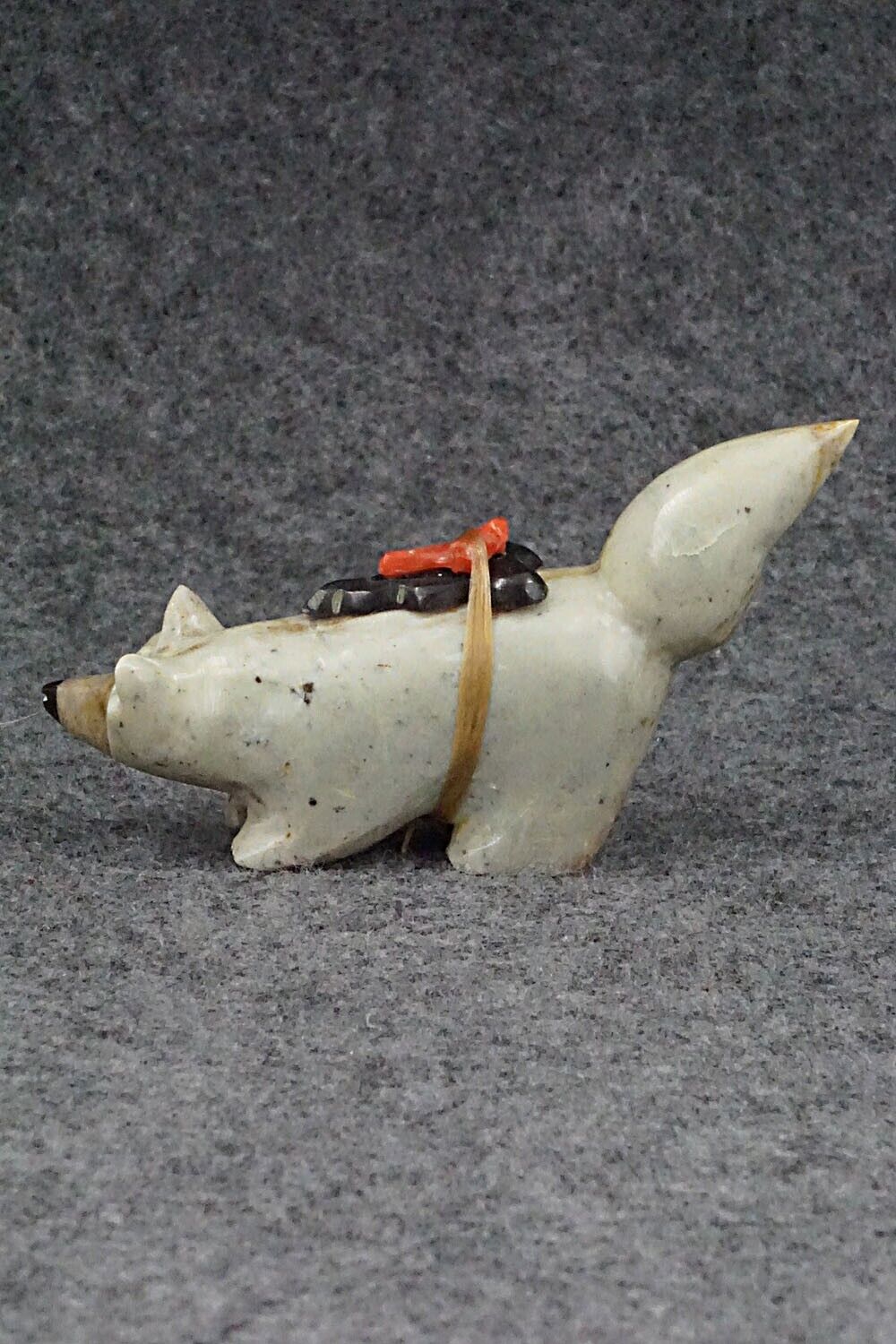 Wolf Zuni Fetish Carving - Enrike Leekya