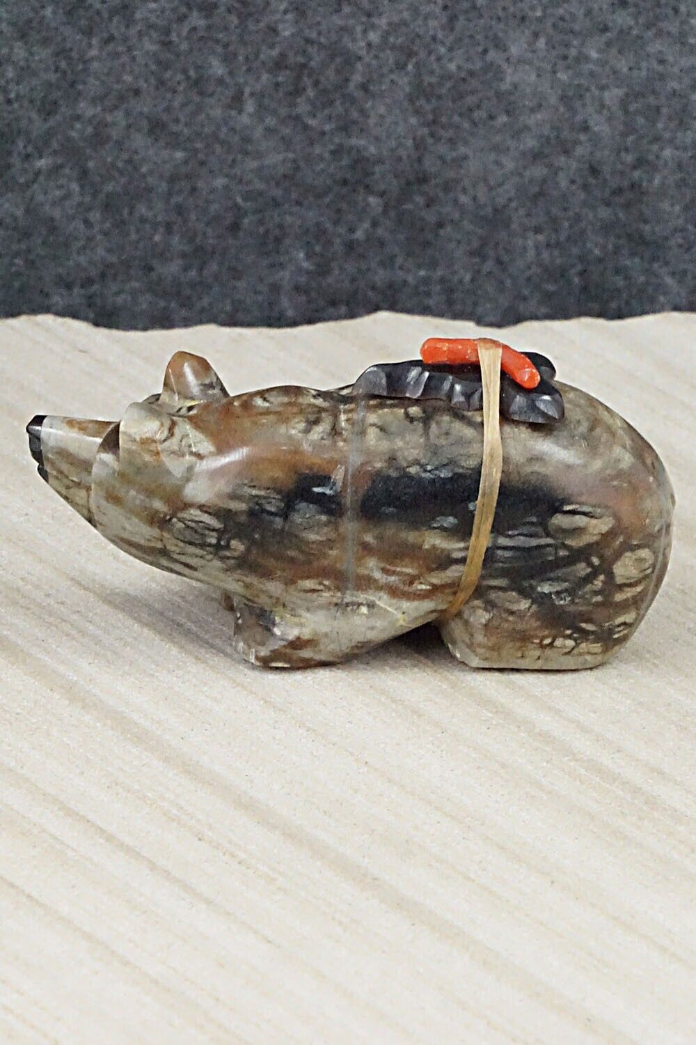 Bear Zuni Fetish Carving - Enrike Leekya