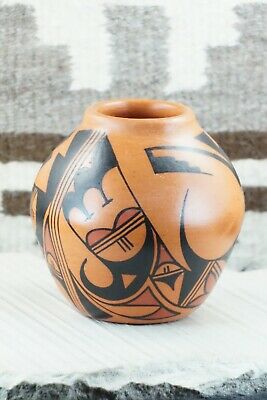 Hopi Pottery - A. Yesslith