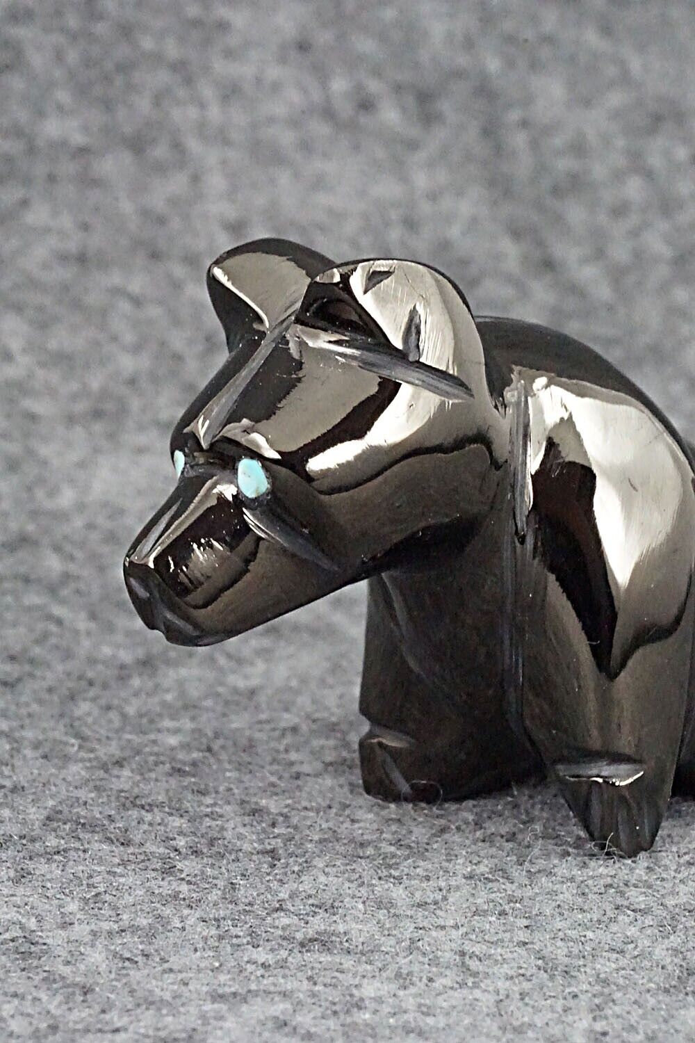 Bear Zuni Fetish Carving - Louise Ponchuella