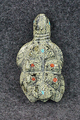 Turtle Zuni Fetish Carving - Louise Ponchuella